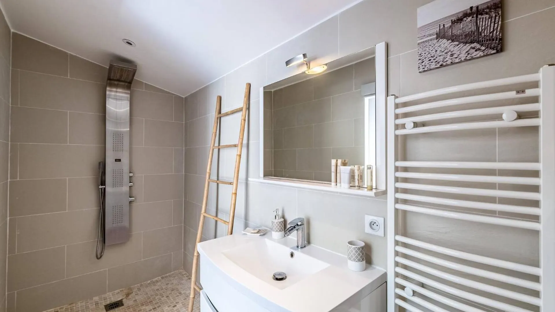 Diane By Terrys Homes Cannes Holiday home