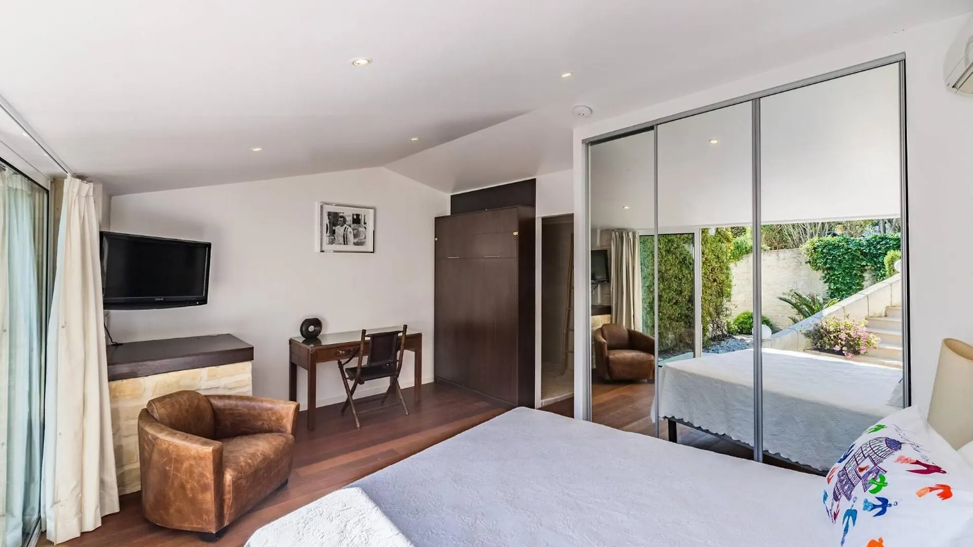 Diane By Terrys Homes Cannes 0*,  France