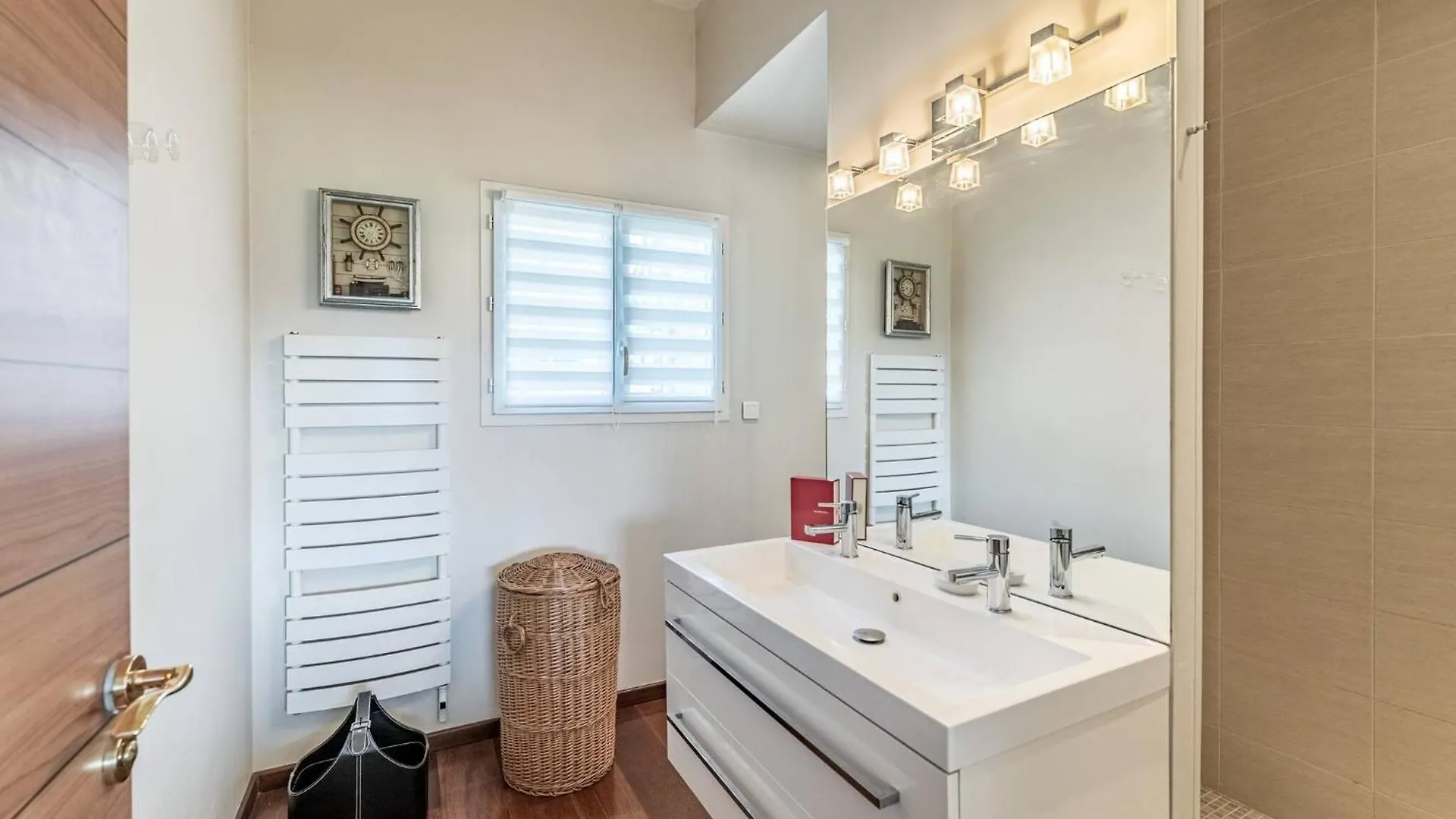 Diane By Terrys Homes Cannes 0*,